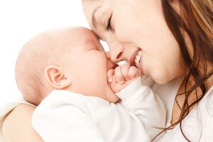 Инициаторы благотворительного проекта собрали и доставили в Украину 10 тыс. наборов для новорожденных и их мам