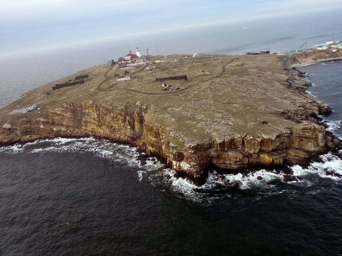 Змеиный сейчас временно контролируют оккупанты