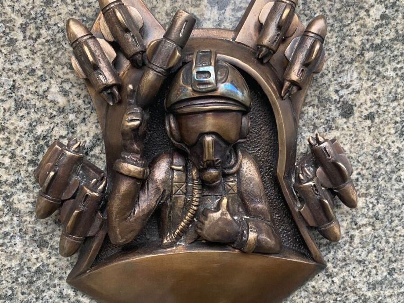 Призраку Киева посвятили мини-скульптуру