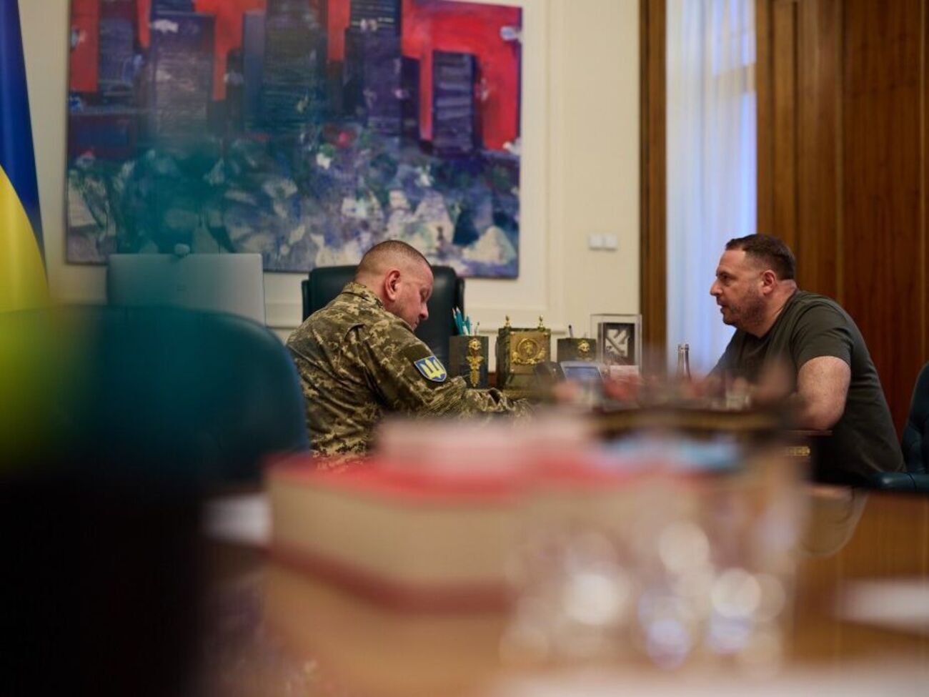 Залужный и Ермак поблагодарили собеседников за поддержку Украины