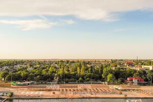 За даними мера, влучання були у промислову зону в районі порту Скадовська