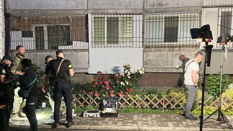 Как установили правоохранители, нетрезвый житель Днепра бросил гранату из окна квартиры на седьмом этаже дома