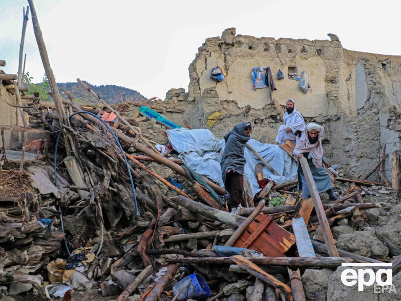 В результате землетрясения разрушены более 3 тыс. домов
