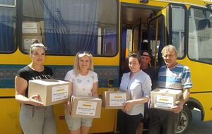 В поселки Днепропетровской и Кировоградской областей передали 1,6 тыс. продуктовых наборов, собранных в рамках проекта "Спасаем жизнь"
