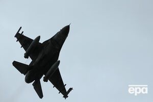 Кінзінгер зазначив, що вніс законопроєкт про навчання пілотів ВПС України на літаках НАТО, щоб вони могли перейти на F-16