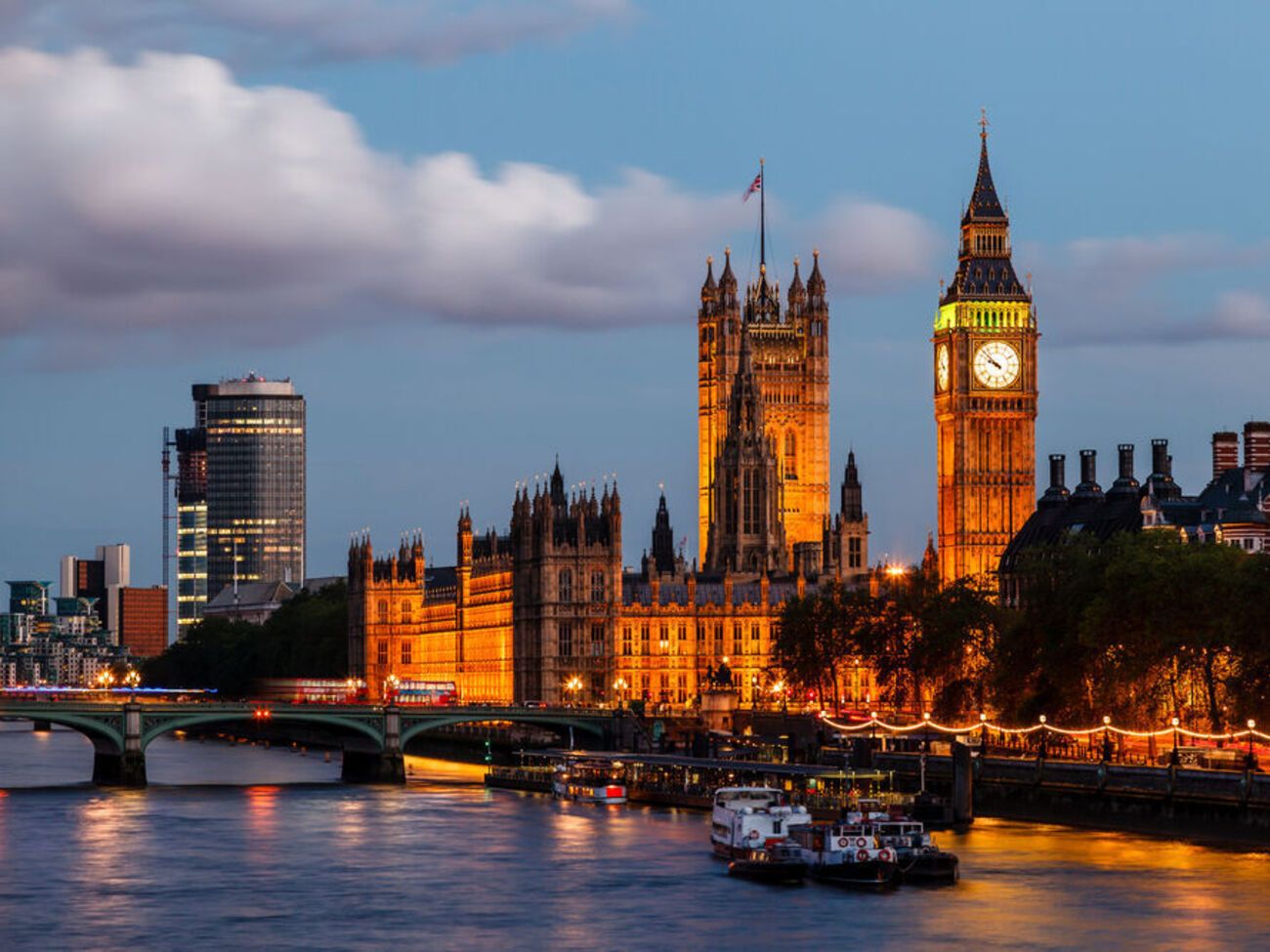 Британия прекращает поставки в РФ банкнот, номинированных в фунтах стерлингов и евро