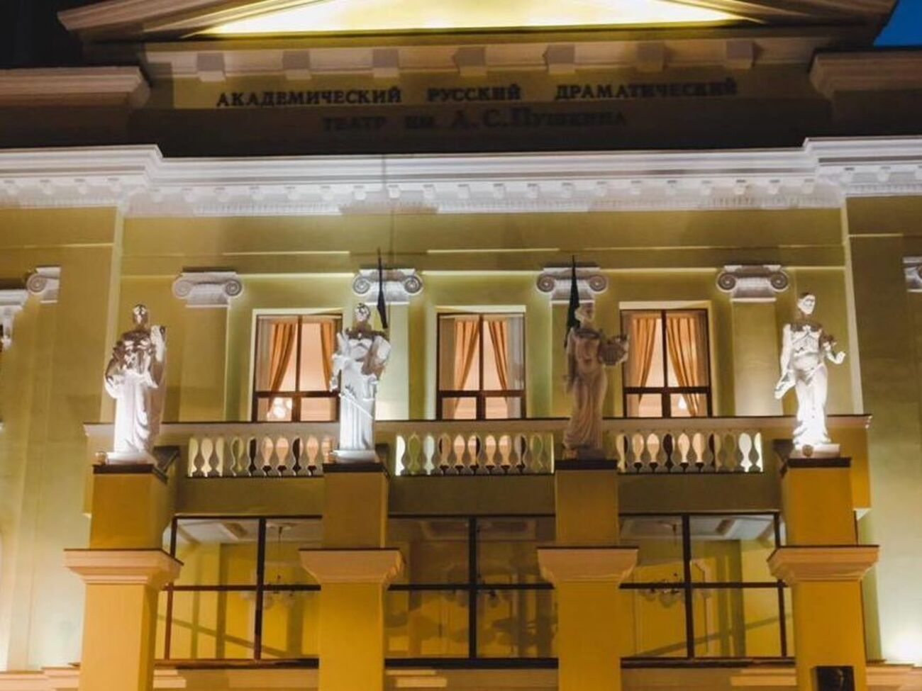 Коллектив русского драмтеатра имени Пушкина в Харькове предложил властям региона переименовать учреждение