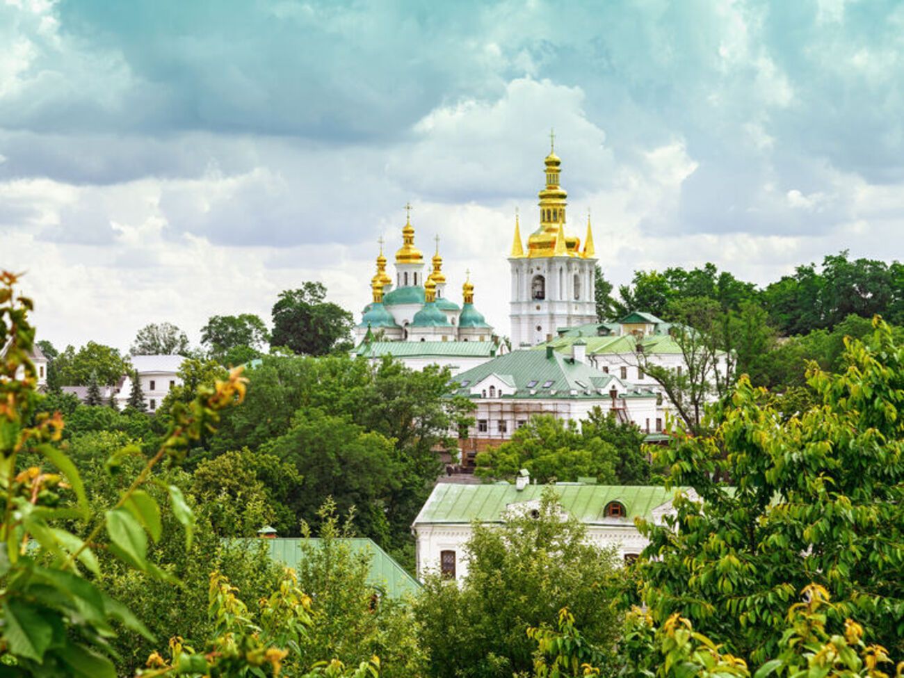Києво-Печерська лавра наразі у віданні УПЦ МП, а належить державі