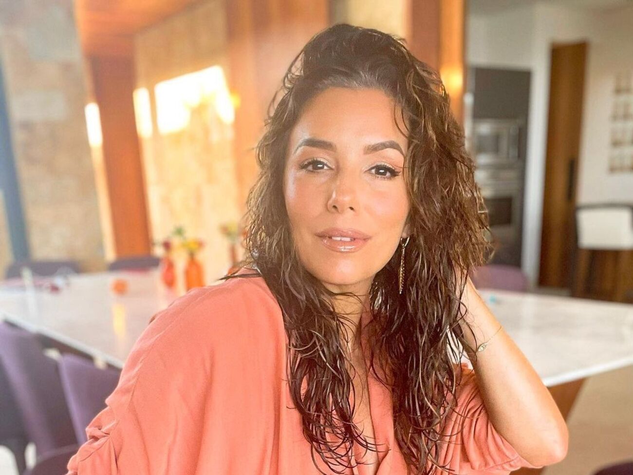 Лонгорія: Що за селфі без крапельки текіли в руках!