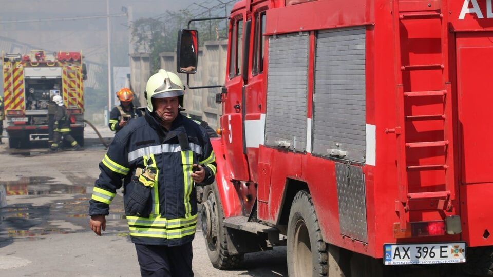 Рятувальникам довелося гасити пожежу в спорткомплексі одного з вишів Харкова після обстрілу окупантів