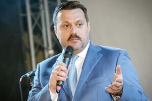 З Деркачем особисто працювало найвище керівництво ГРУ, а депутат успішно "освоював" бюджети, привласнюючи гроші окупантів, стверджують у СБУ