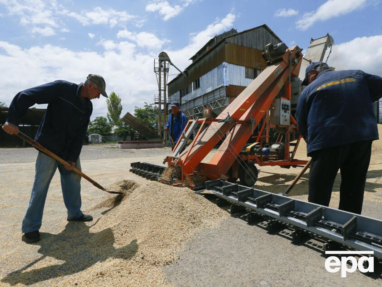 Бербок считает, что уже в июле удастся наладить экспорт украинского зерна из Одесского порта