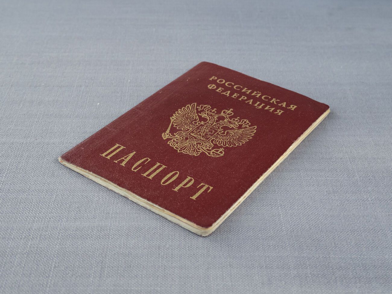 Украинцы не воспринимают "туалетную бумагу под названием "российский паспорт", отмечал 11 июня спикер Одесской ОВА Братчук