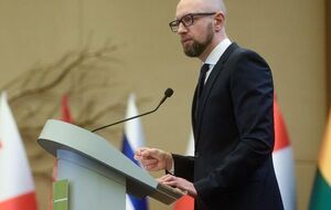 Яценюк: Возникает вопрос, как спасти украинскую нацию