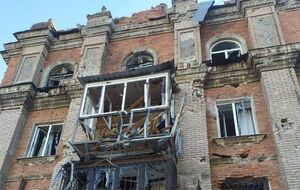 Россияне продолжают обстреливать жилые кварталы и наносить авиаудары по Луганской области