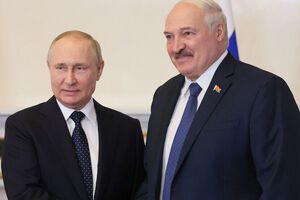 Лукашенко (справа) предложил Путину принять зеркальные меры в военной сфере на действия Запада