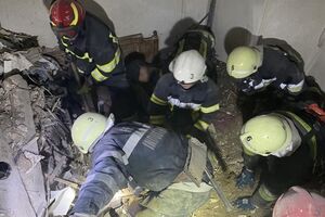 Рятувальники допомогли вибратися з-під завалів будинку двом людям