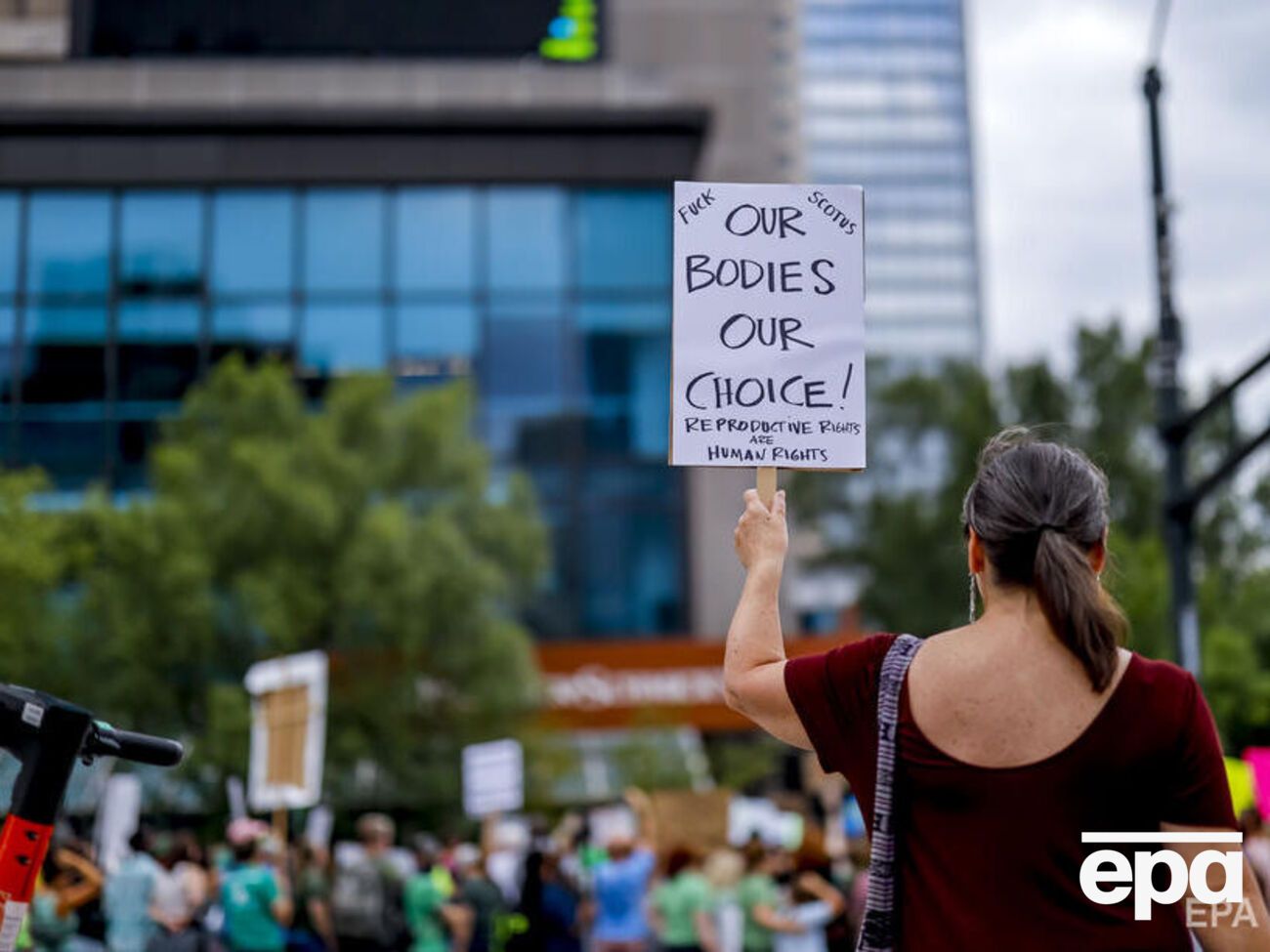 Решение суда, разрешившее запрещать аборты, вызвало протесты