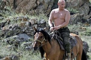 Офіційна фотосесія Путіна на природі у Тиві, 2009 рік