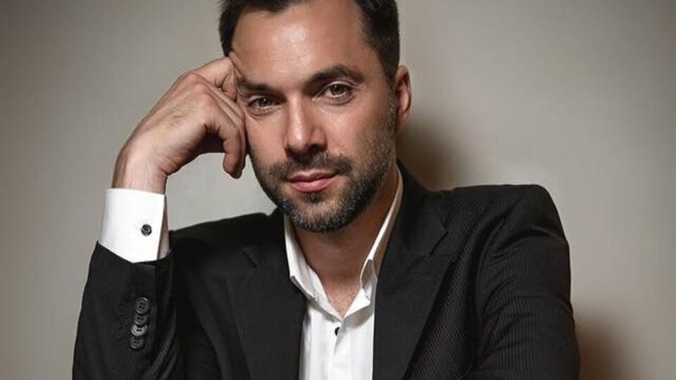 После вторжения РФ в Украину Арестович публично комментирует ситуацию на фронте