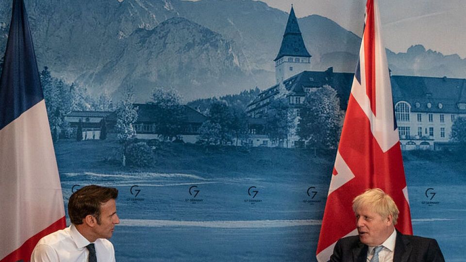 Джонсон і Макрон зустрілися на полях саміту G7 у Німеччині