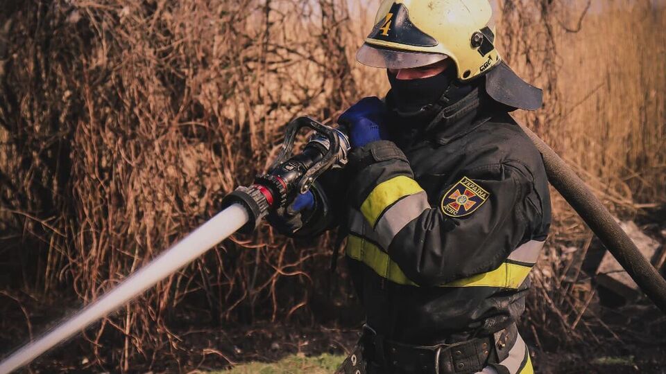 Унаслідок прильоту було зруйновано і загорілося кілька будинків