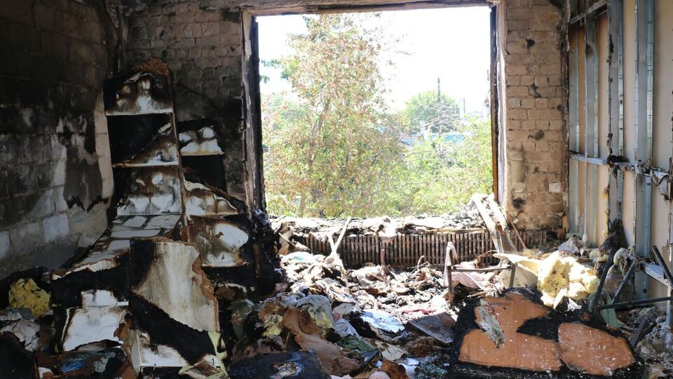 Унаслідок обстрілів Харкова пошкоджено житлові будинки, швейний цех, школу та інші будівлі