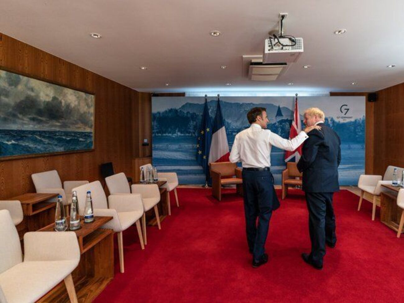 На саммите "Большой семерки" пресса обратила внимание на резкое потепление отношений между политиками