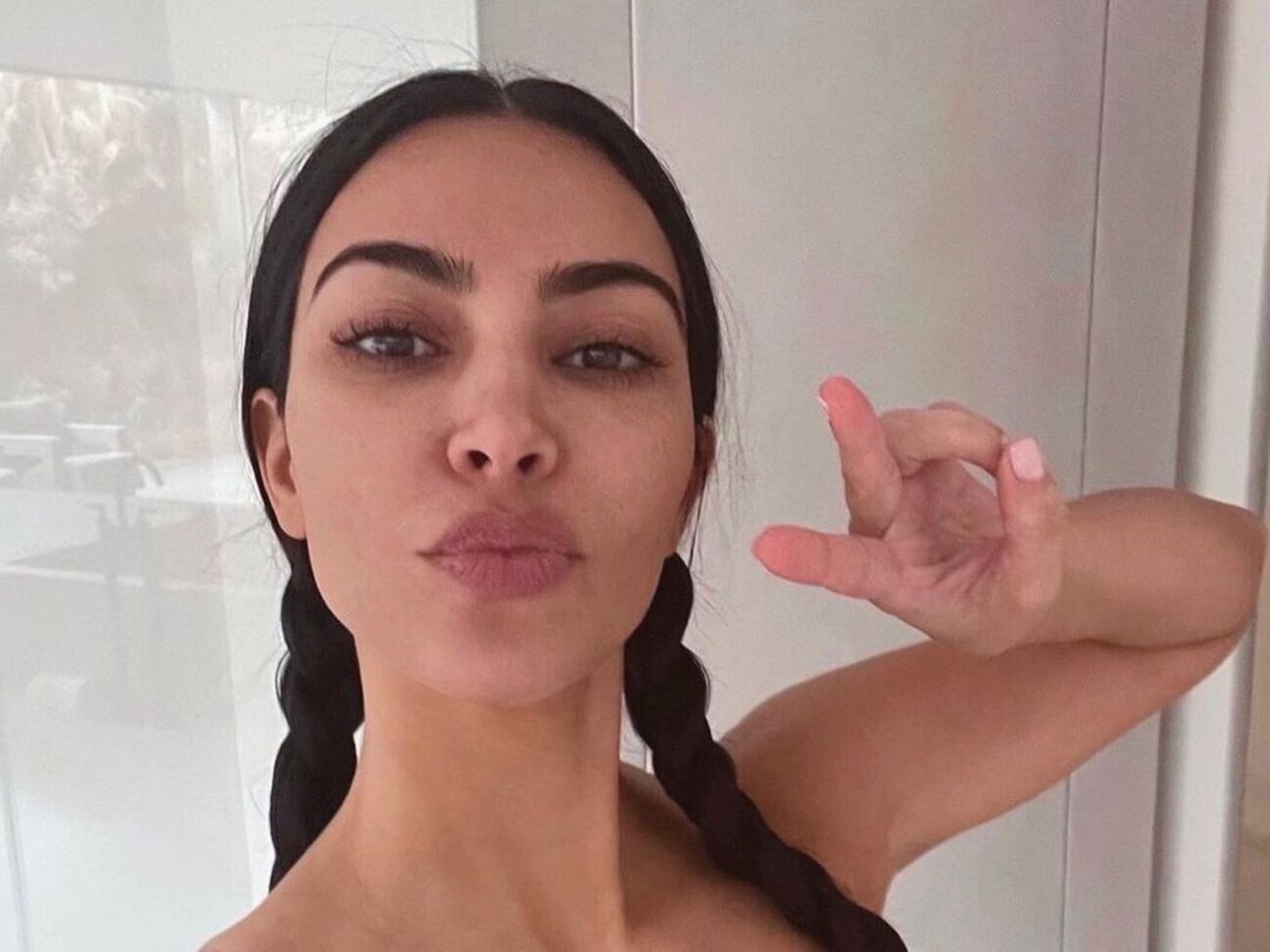 Кардашян представила новую модель белья