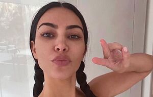 Кардашян представила новую модель белья