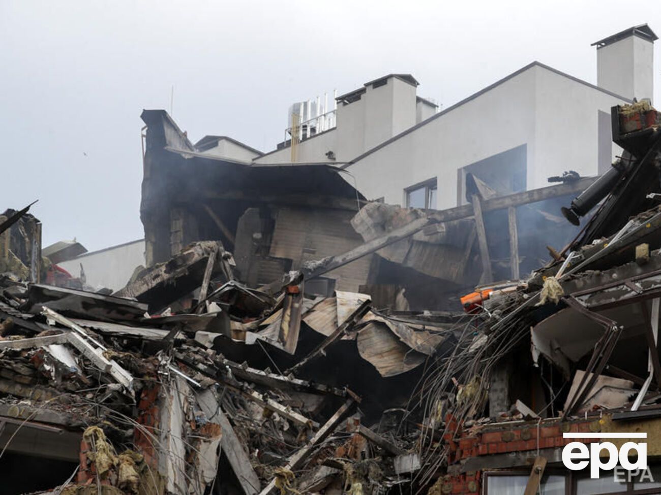 14 июня Денис Шмыгаль говорил, что украинцы через "Дію" подали более 206 тыс. заявлений о поврежденном или разрушенном жилье