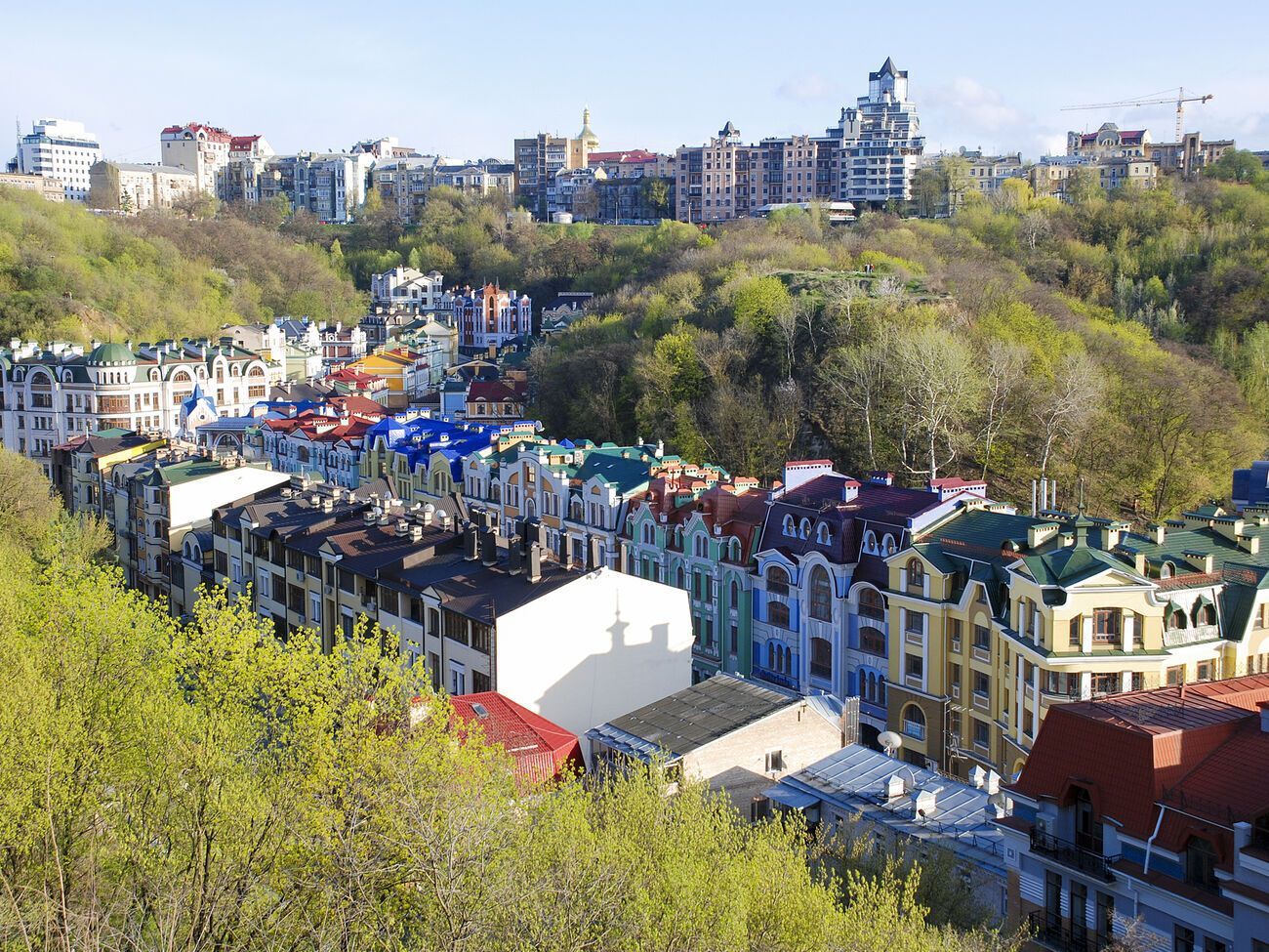 За словами Ніконова, житло у Києві зараз купують деякі переселенці, а також родичі людей, які живуть у столиці