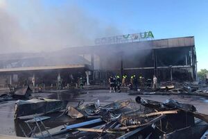 Під завалами могли залишитися люди, рятувальна операція триває