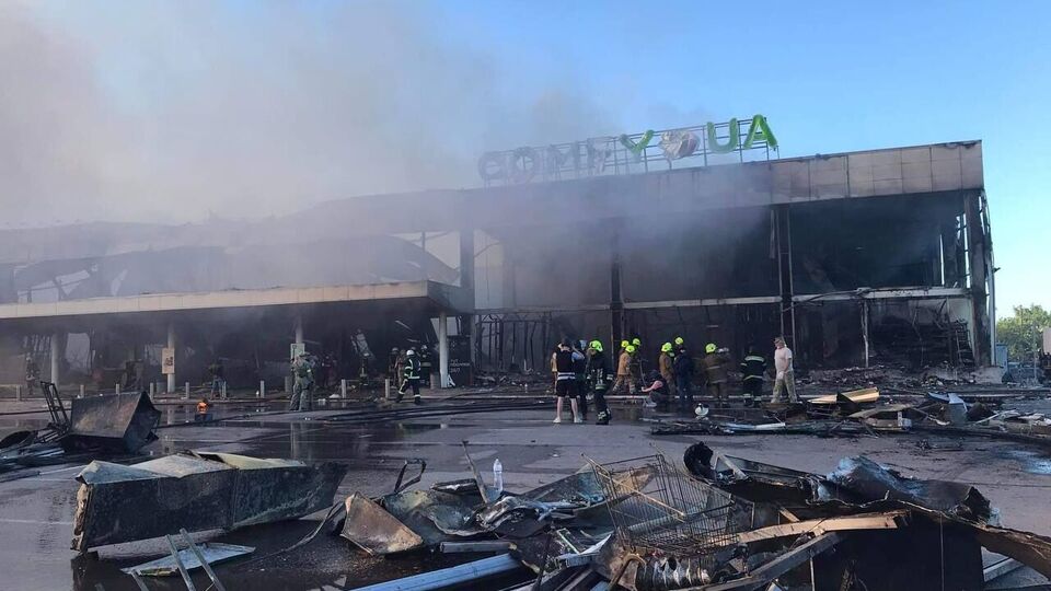 Под завалами могли остаться люди, спасательная операция продолжается