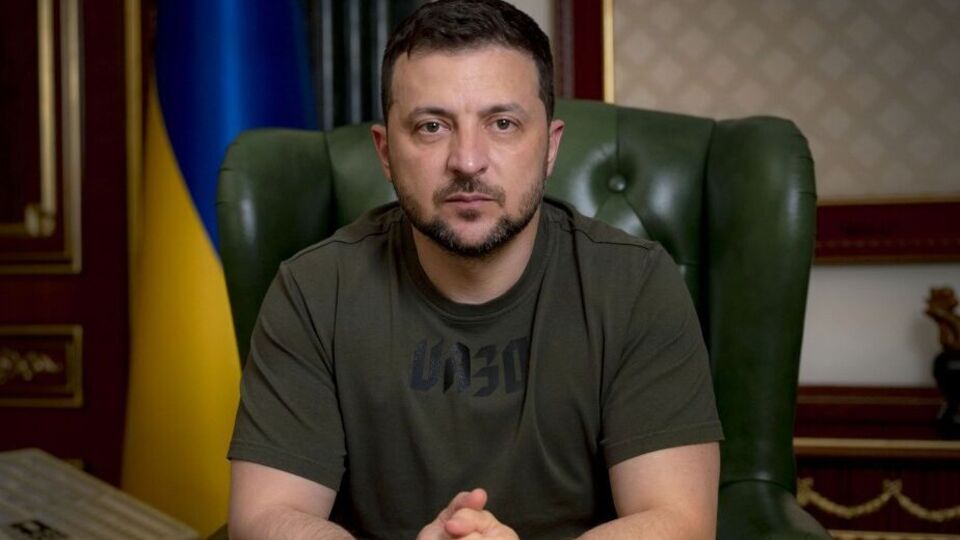 Зеленский: И я прошу каждого и каждую: всегда, когда вы слышите сирену воздушной тревоги, выходите в укрытие. Обязательно
