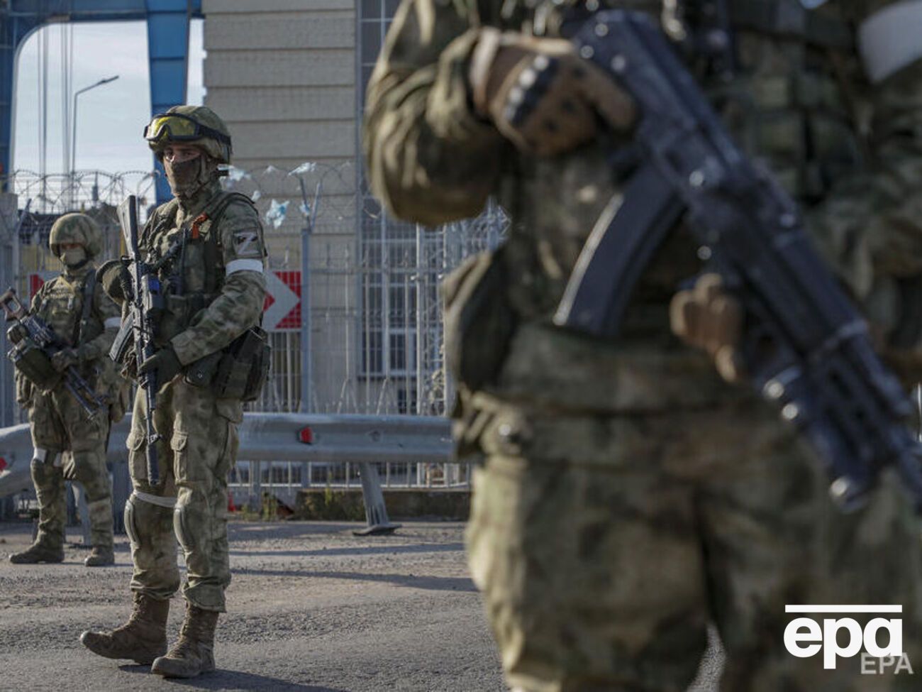 За даними Генштабу ЗСУ, на слов'янському напрямку ворог веде штурмові дії в напрямку Довгеньке &ndash; Долина