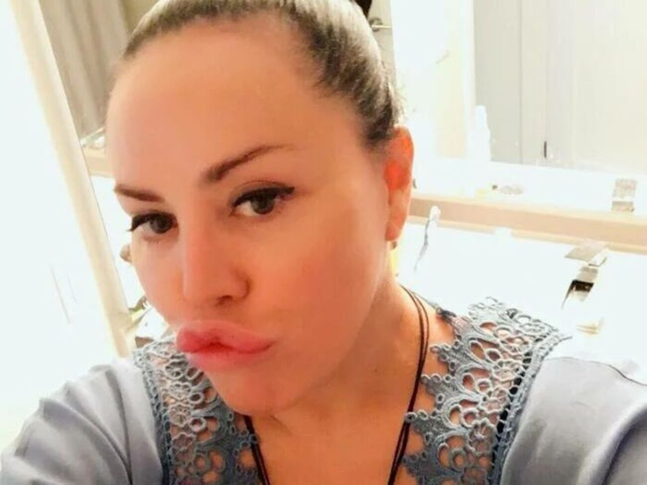 Байрак заявила, що ховається під час повітряної тривоги у бомбосховищі