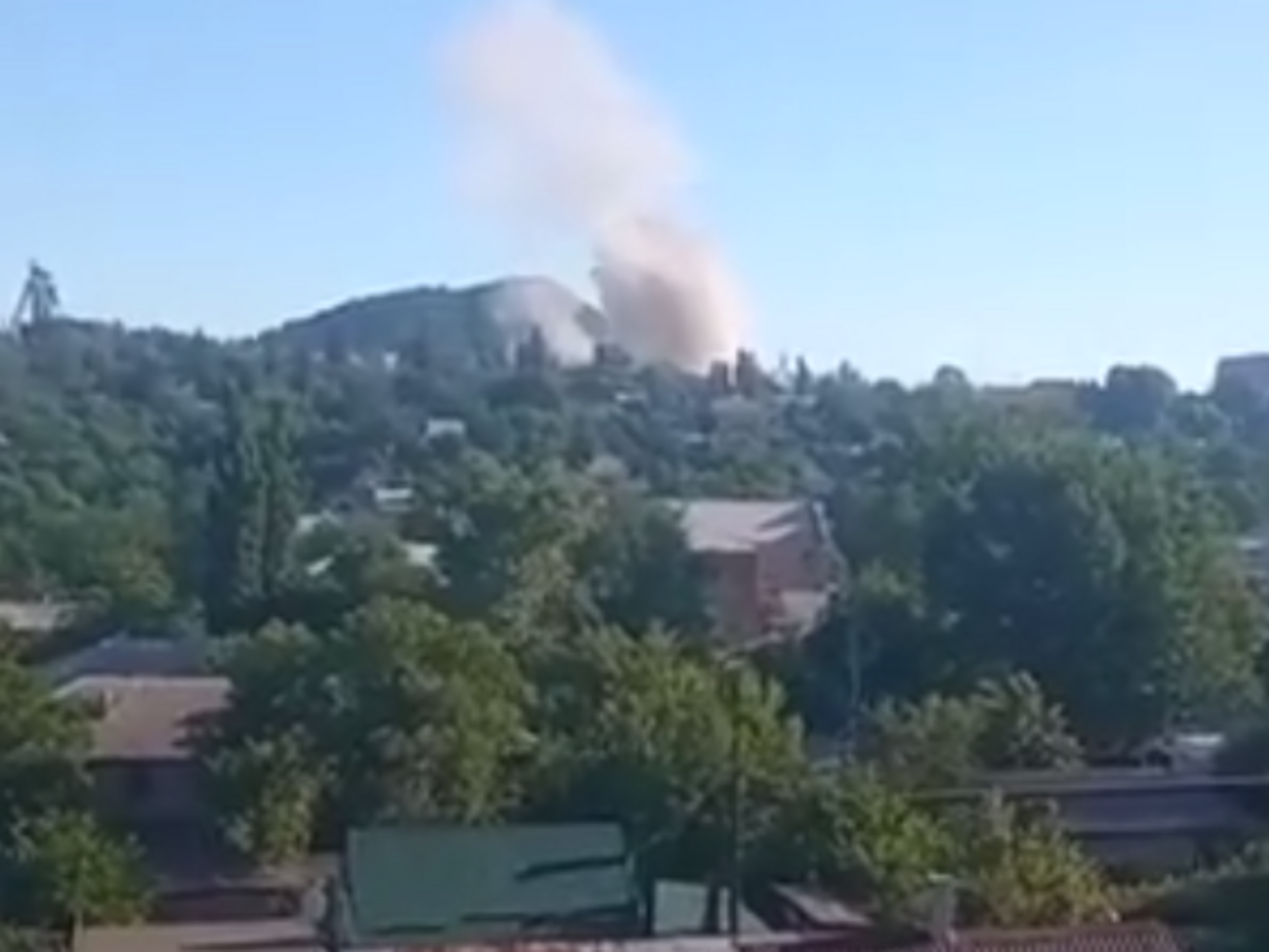 Вибухи в Перевальському сталися в розташуванні особового складу окупантів, стверджують у ЗСУ
