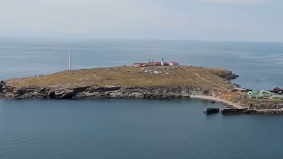 В результате ударов по Змеиному уничтожены три "Панцирь-С1"