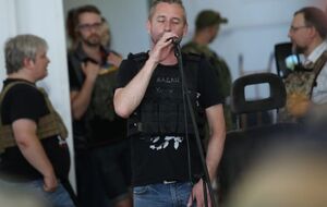 Жадан: Мы даже остановили концерт, потому что ток выбило. Но мы продолжили, доиграли