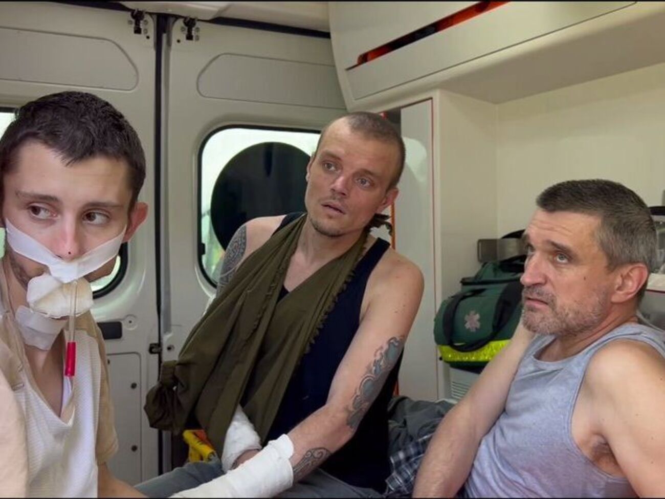 В Украину вернулись 16 военных и один гражданский