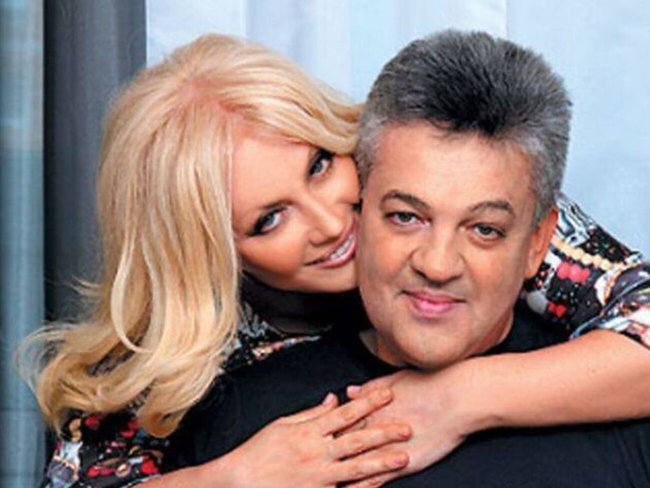 2015 року чоловік Повалій Ліхута заявив, що українці мають забезпечувати сім'ї артистів, якщо не хочуть, щоб ті виступали у РФ