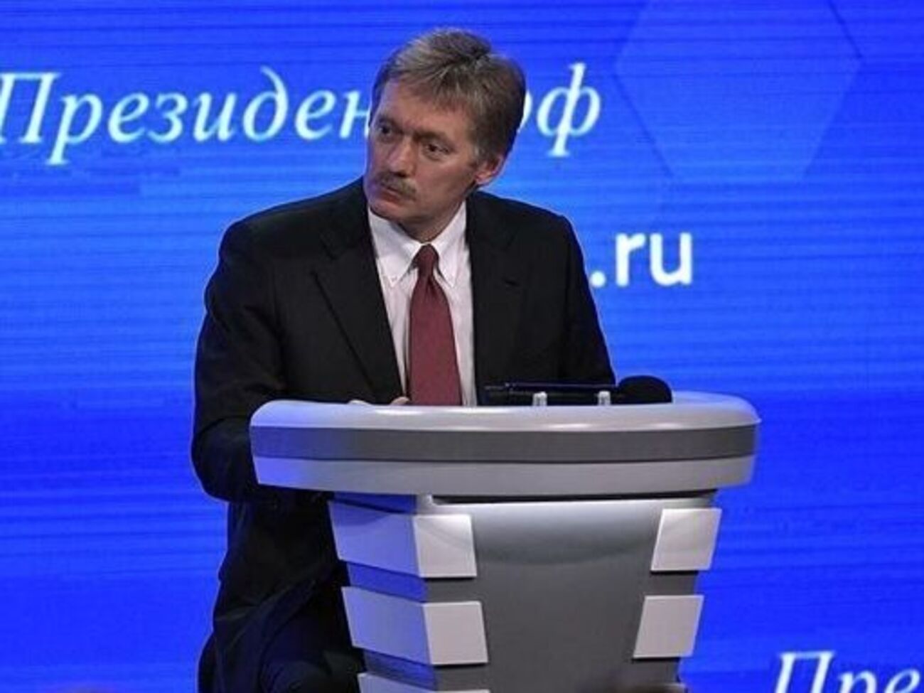 Песков намекнул, что если Украина сложит оружие и выполнит требования РФ, война тут же закончится