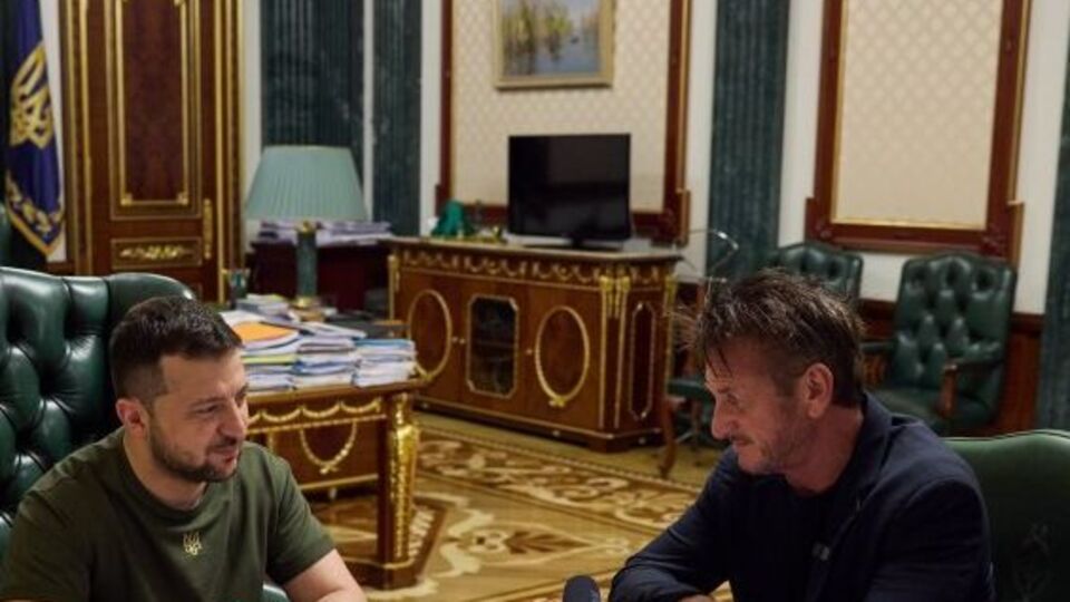 Зеленский: Пенн снимает документальный фильм о войне в Украине