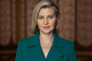 Зеленська підкреслила, що на передовій із російськими окупантами воюють українські захисники, які розмовляли й далі розмовляють російською мовою