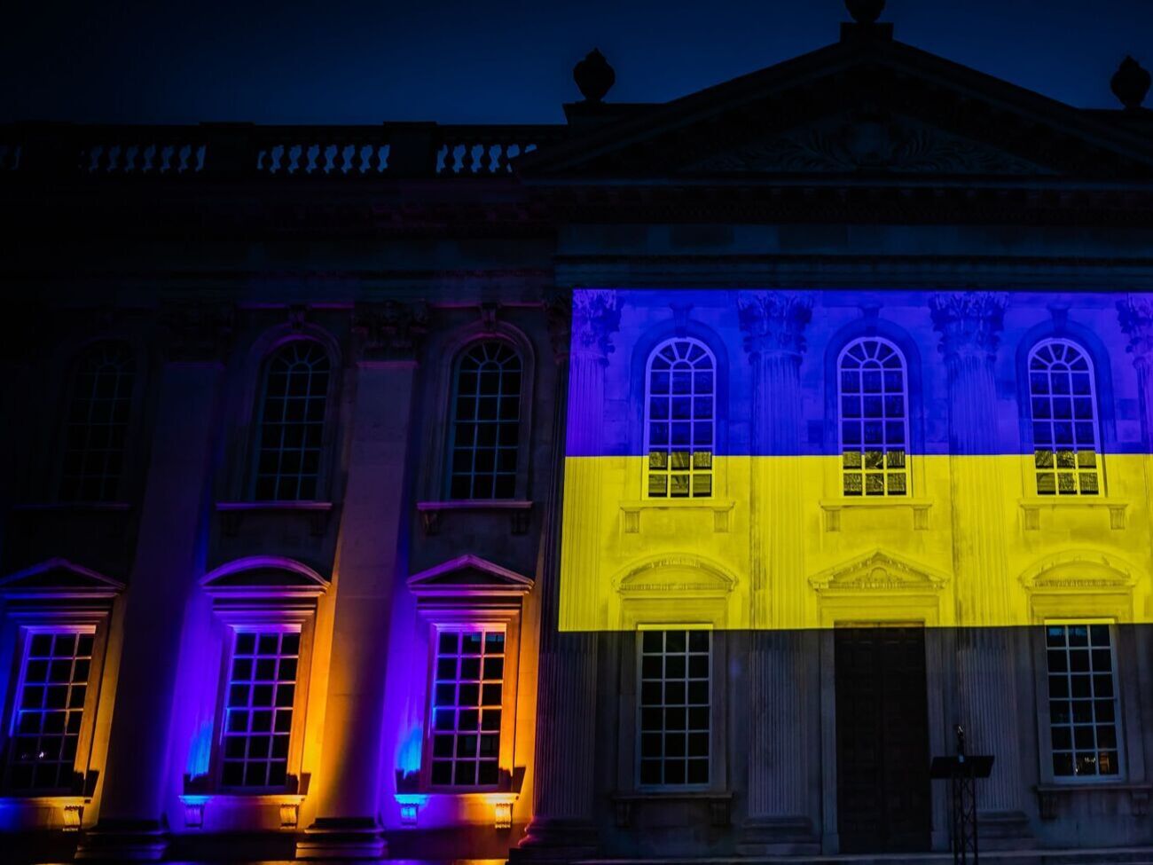 Університет також забезпечить проживання сім'ї і переїзд