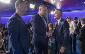 Братья Кличко встретились с генсеком НАТО