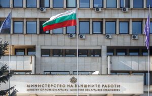 В МИД Болгарии представили послу РФ имена 70 сотрудников представительств РФ, которые должны покинуть страну до полуночи 3 июля