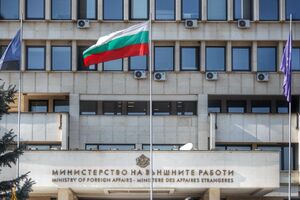 В МИД Болгарии представили послу РФ имена 70 сотрудников представительств РФ, которые должны покинуть страну до полуночи 3 июля