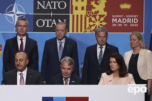 Фінляндія, Швеція й Туреччина зобов'язуються надавати одна одній повну підтримку у боротьбі із загрозами безпеці одна одної, зазначив Нійністьо (третій праворуч)